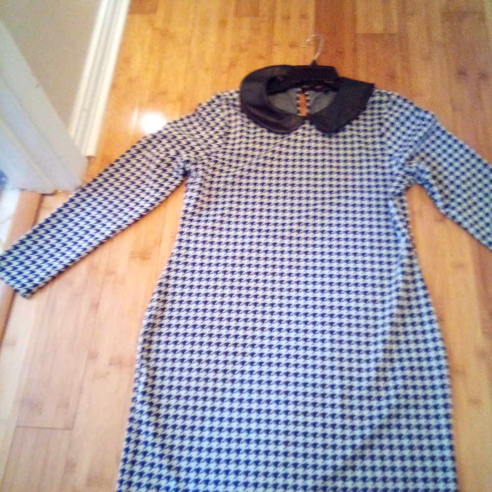 Houndstooth Dress with Black Collar